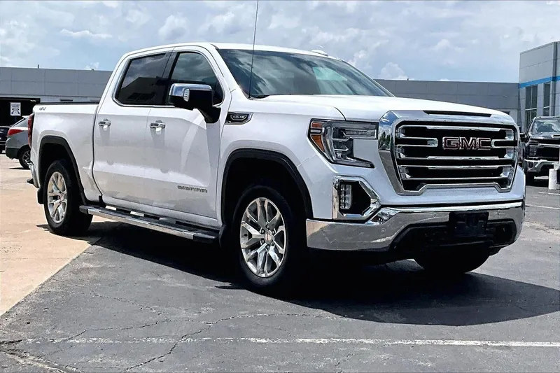 2019 GMC Sierra 1500 SLT in Summit White — front three-quarter view