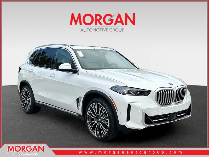 2026 BMW X5 xDrive40i in Mineral White Metallic — front three-quarter view
