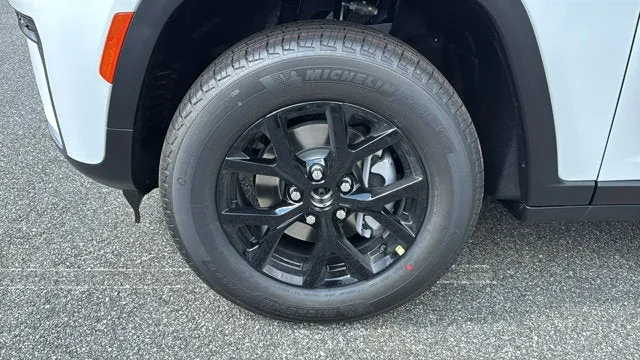 2026 Jeep Grand Cherokee — detail view