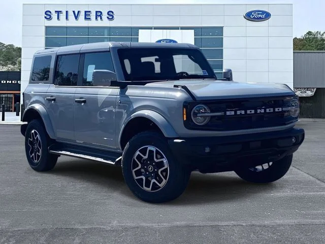 2026 Ford Bronco Outer Banks in Avalanche — front three-quarter view