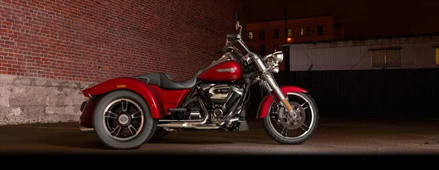 2017 Harley-Davidson® FLRT - Freewheeler® — front three-quarter view