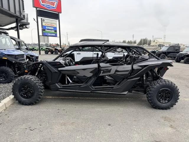 2026 Can-Am® Maverick X3 MAX X ds Turbo RR Triple Black_4.5 in