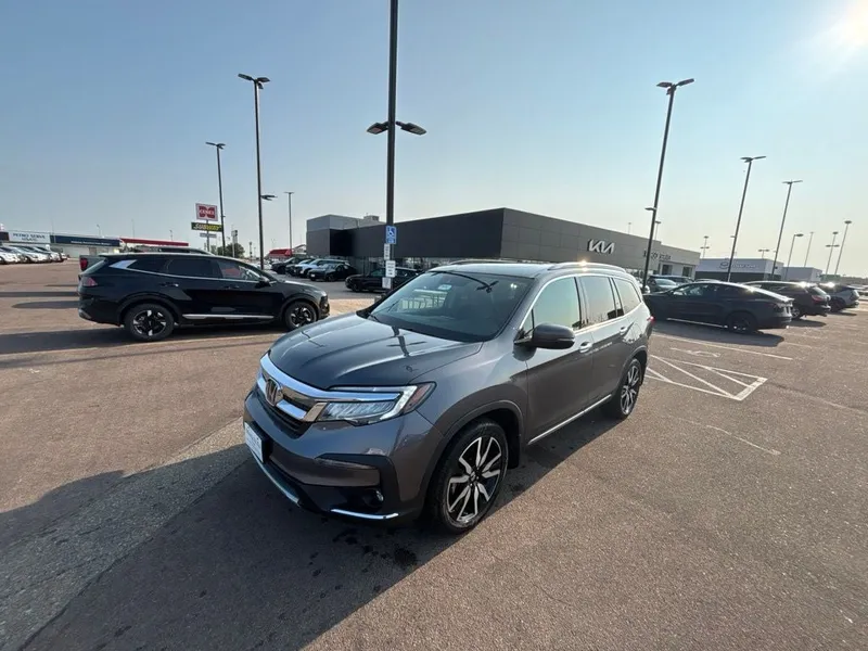 2019 Honda Pilot Elite in Gray — front three-quarter view