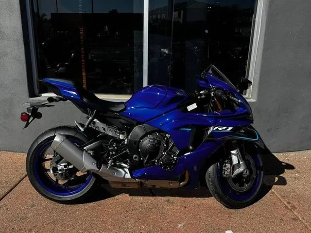 2026 Yamaha YZF-R1 — front three-quarter view