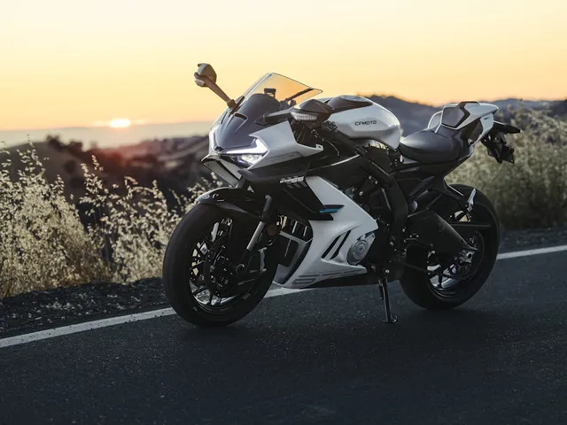 2026 CFMOTO 675SS — front three-quarter view