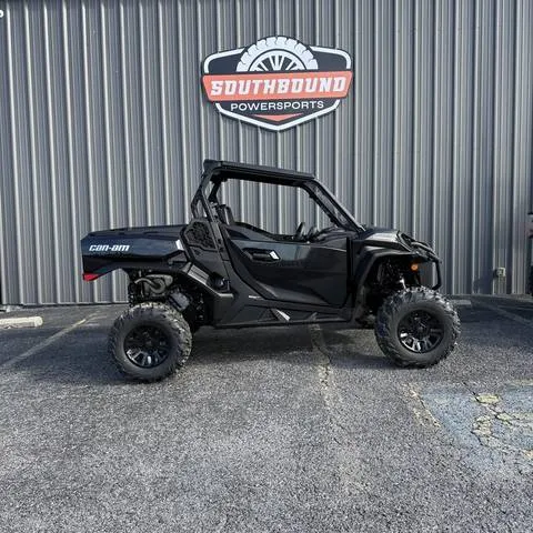 2026 Can-Am® Commander XT 1000R — front three-quarter view