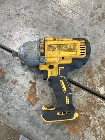 2017 DeWalt DCF899 — front three-quarter view