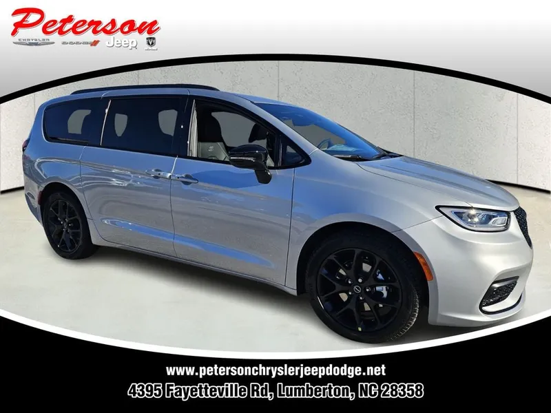 2026 Chrysler Pacifica PACIFICA SELECT in Silver Mist Clear-Coat Exterior Paint — front three-quarter view