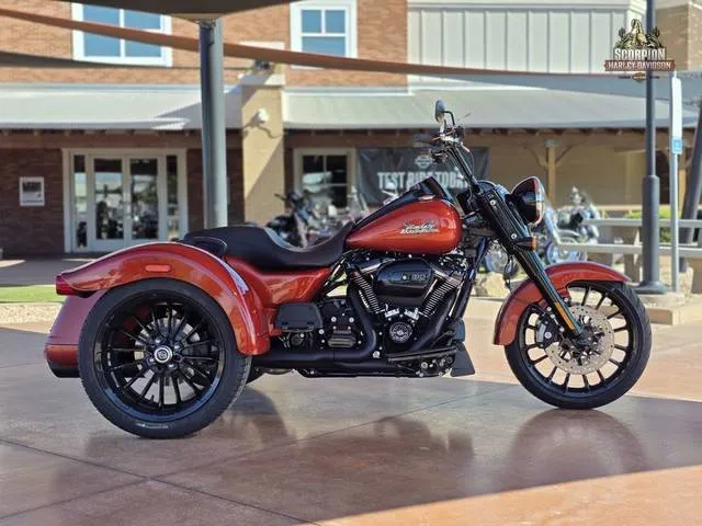 2025 Harley-Davidson® FLRT - Freewheeler® — front three-quarter view