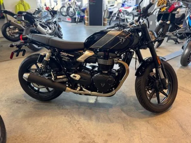 2026 Triumph Speed Twin 900 — front three-quarter view