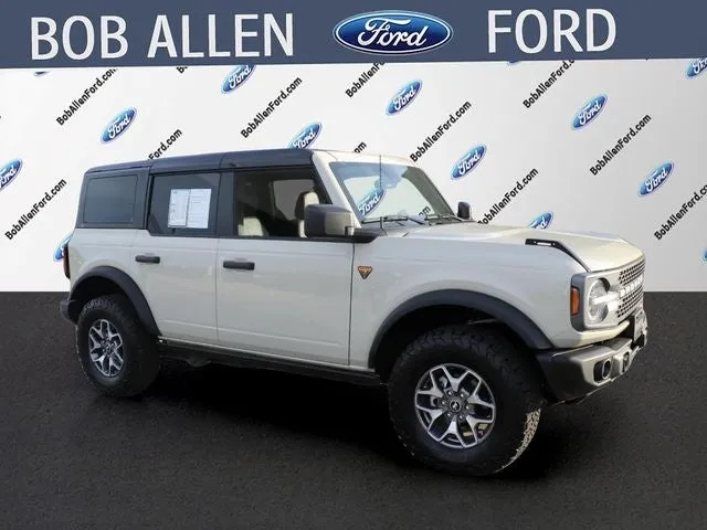2025 Ford Bronco Badlands in Desert Sand — front three-quarter view