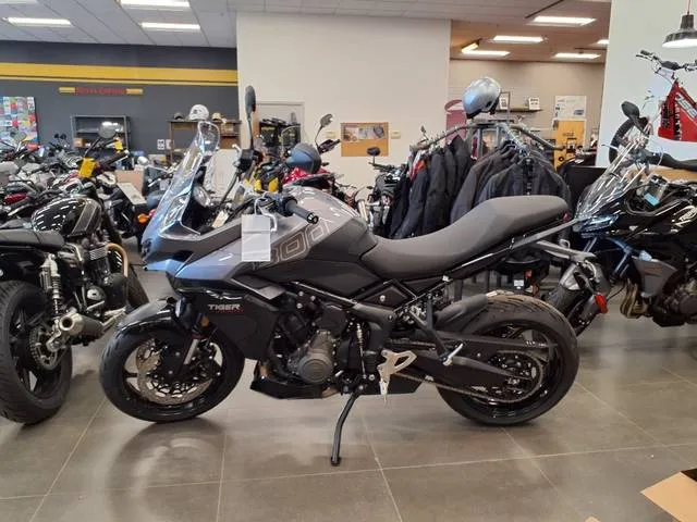 2025 Triumph TIGER SPT — front three-quarter view