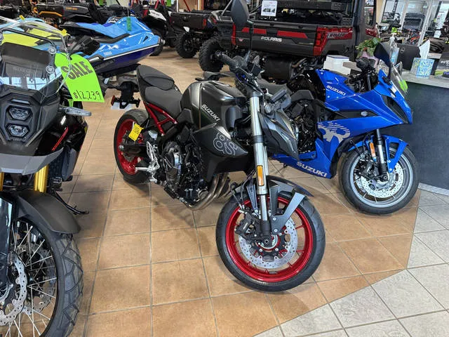 2025 Suzuki GSX-8S — front three-quarter view