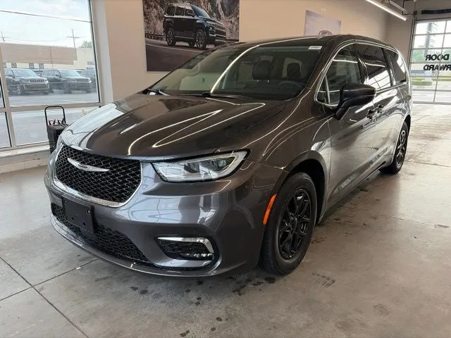 2023 Chrysler Pacifica Touring L in Granite Crystal Metallic Clearcoat — front three-quarter view