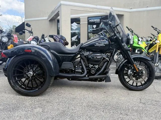 2024 Harley-Davidson® FLRT - Freewheeler® — front three-quarter view
