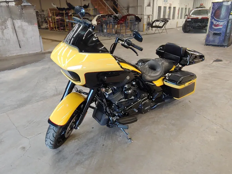 2023 HARLEY-DAVIDSON ROAD GLIDE Base in Other — front three-quarter view