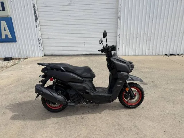 2025 Yamaha Zuma 125 — front three-quarter view