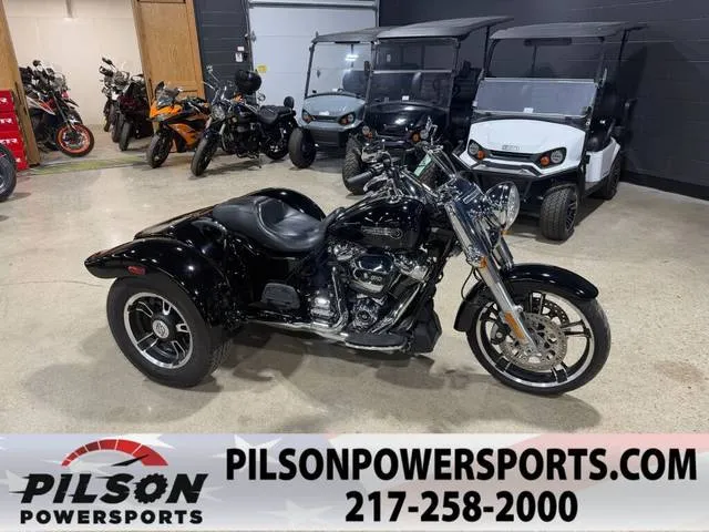 2021 Harley-Davidson® Trike Freewheeler® — front three-quarter view