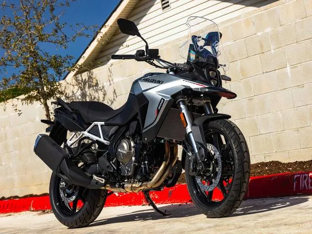 2026 Suzuki V-STROM 800 — front three-quarter view