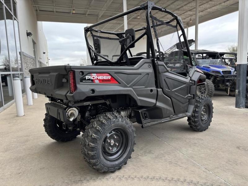 2025 Honda Pioneer 1000 — detail view