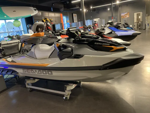 2025 Sea-Doo FishPro™ Trophy 170 — front three-quarter view