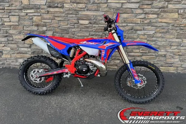 2026 Beta 300 RR Race — front three-quarter view