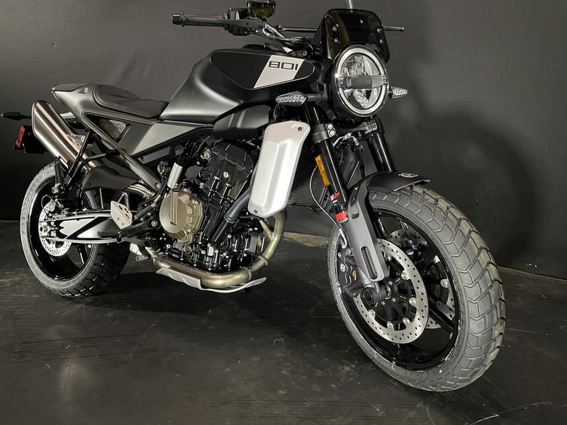 2025 Husqvarna Svartpilen 801