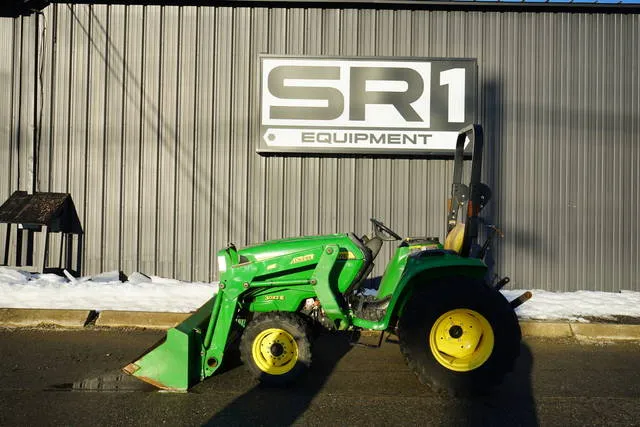 2016 John Deere 3032E Hydro — front three-quarter view