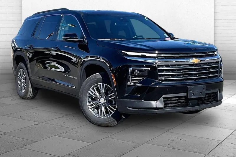 2026 Chevrolet Traverse LT in Mosaic Black Metallic — front three-quarter view