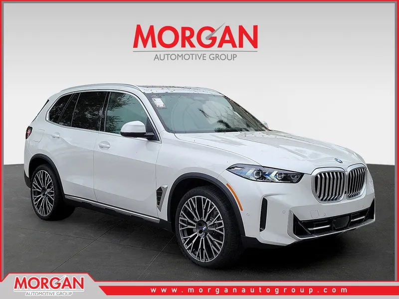 2026 BMW X5 xDrive40i in Mineral White Metallic — front three-quarter view
