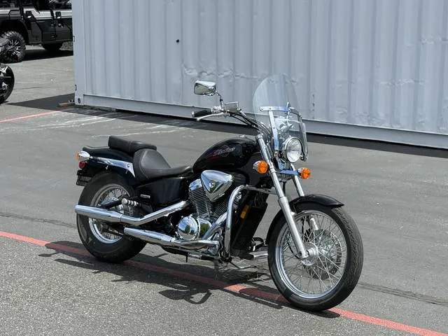 2007 Honda® VT600CD7 — front three-quarter view