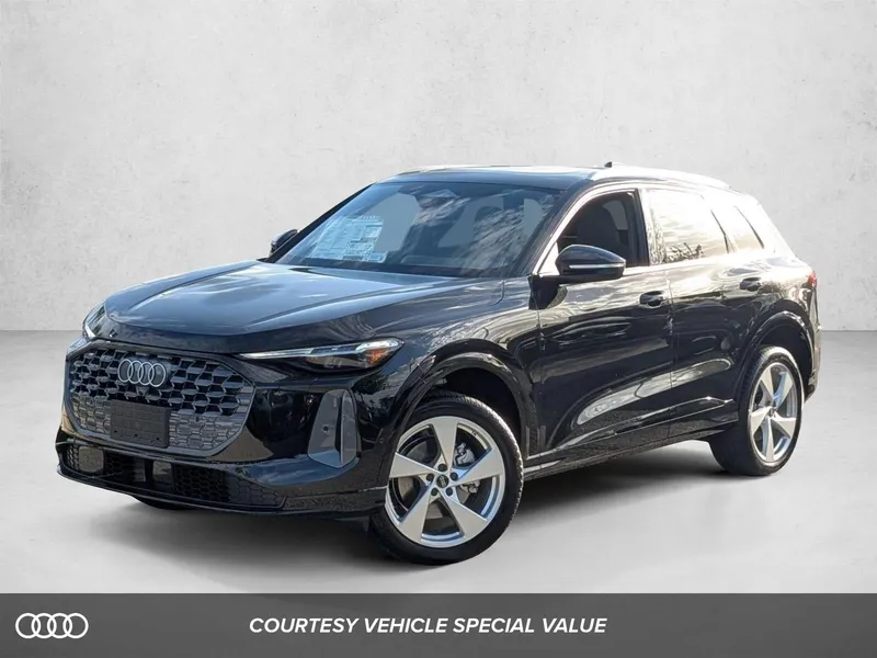 2025 Audi Q5 Premium Plus 2.0 TFSI quattro in Mythos Black Metallic — front three-quarter view