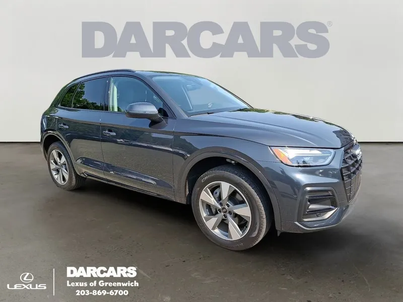 2025 Audi Q5 40 Premium quattro in Manhattan Gray Metallic — front three-quarter view