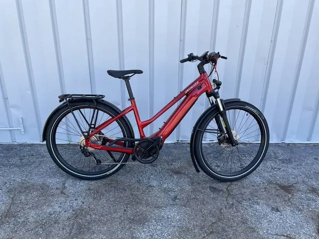 2022 Specialized Turbo Vado 3.0 Step-Through M — front three-quarter view
