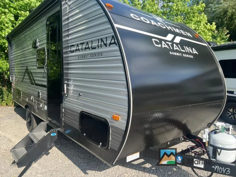 2027 Coachmen RV Catalina Summit Series 7 184BHSX — front three-quarter view