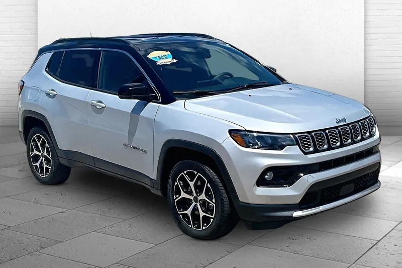 2025 Jeep Compass Limited in Silver Zynith Met — front three-quarter view