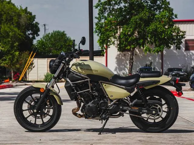 2025 Kawasaki Eliminator® — front three-quarter view