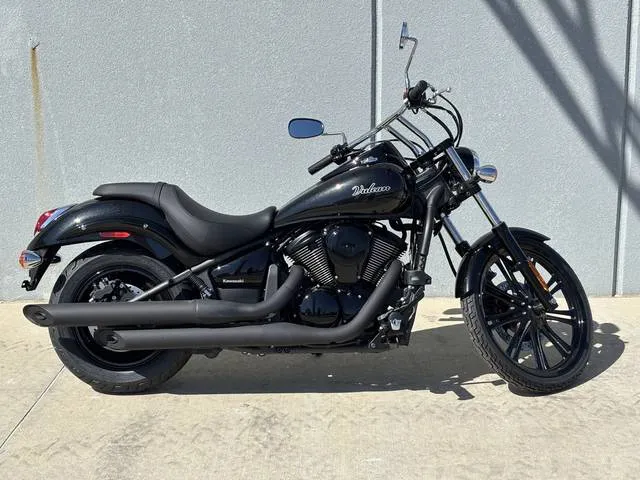 2026 Kawasaki Vulcan® 900 Custom — front three-quarter view