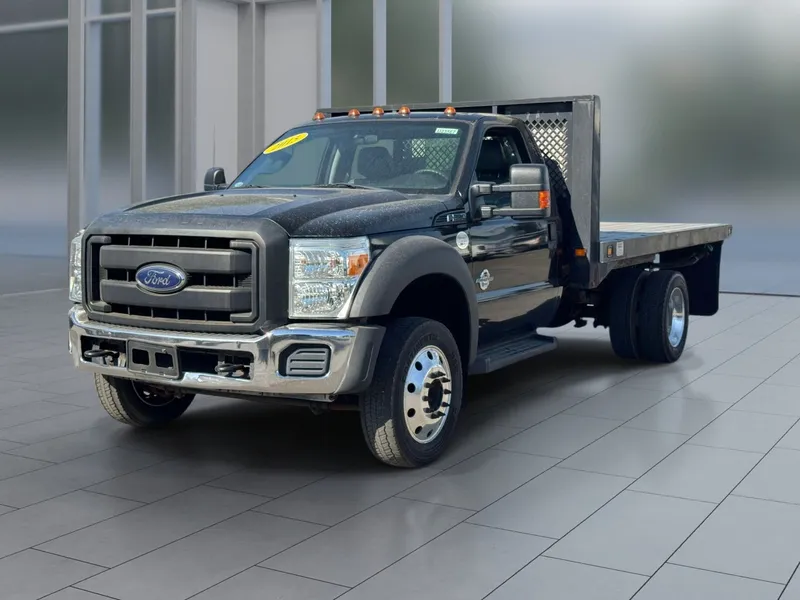 2015 Ford F-550SD XL DRW in Oxford White — front three-quarter view