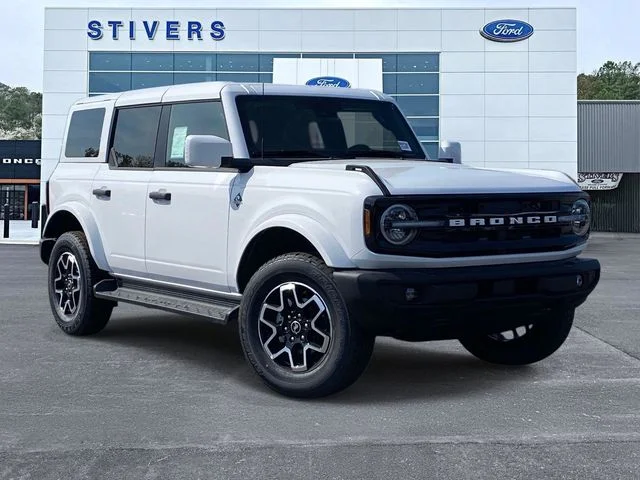 2026 Ford Bronco Outer Banks in Oxford White — front three-quarter view
