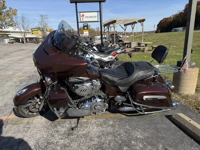 2019 Indian Motorcycle® Chieftain® Limited Dark Walnut — front three-quarter view