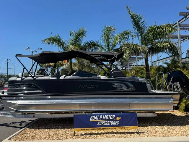 2025 Avalon Excalibur - 27' — front three-quarter view