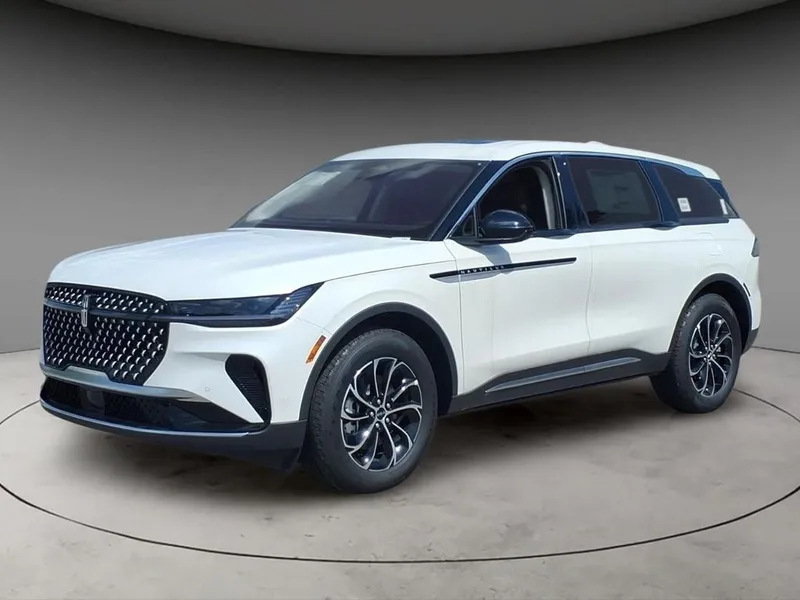 2026 Lincoln Nautilus Premiere in White Platinum Clearcoat Metallic — front three-quarter view