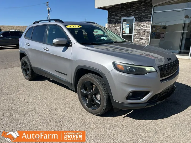 2020 Jeep Cherokee Altitude in Billet Silver Metallic Clearcoat — front three-quarter view