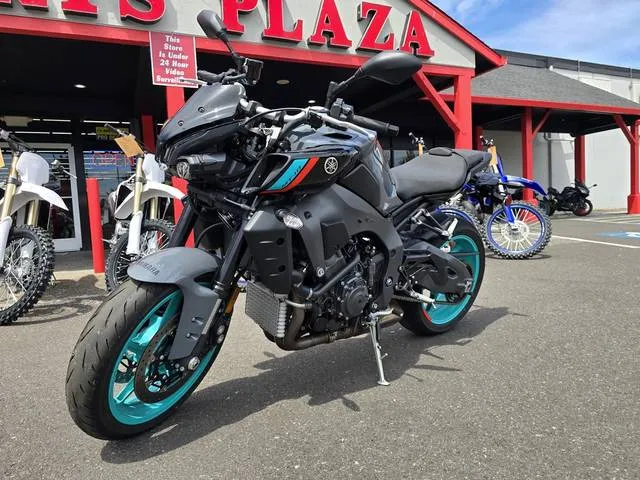 2023 Yamaha MT-10 — front three-quarter view