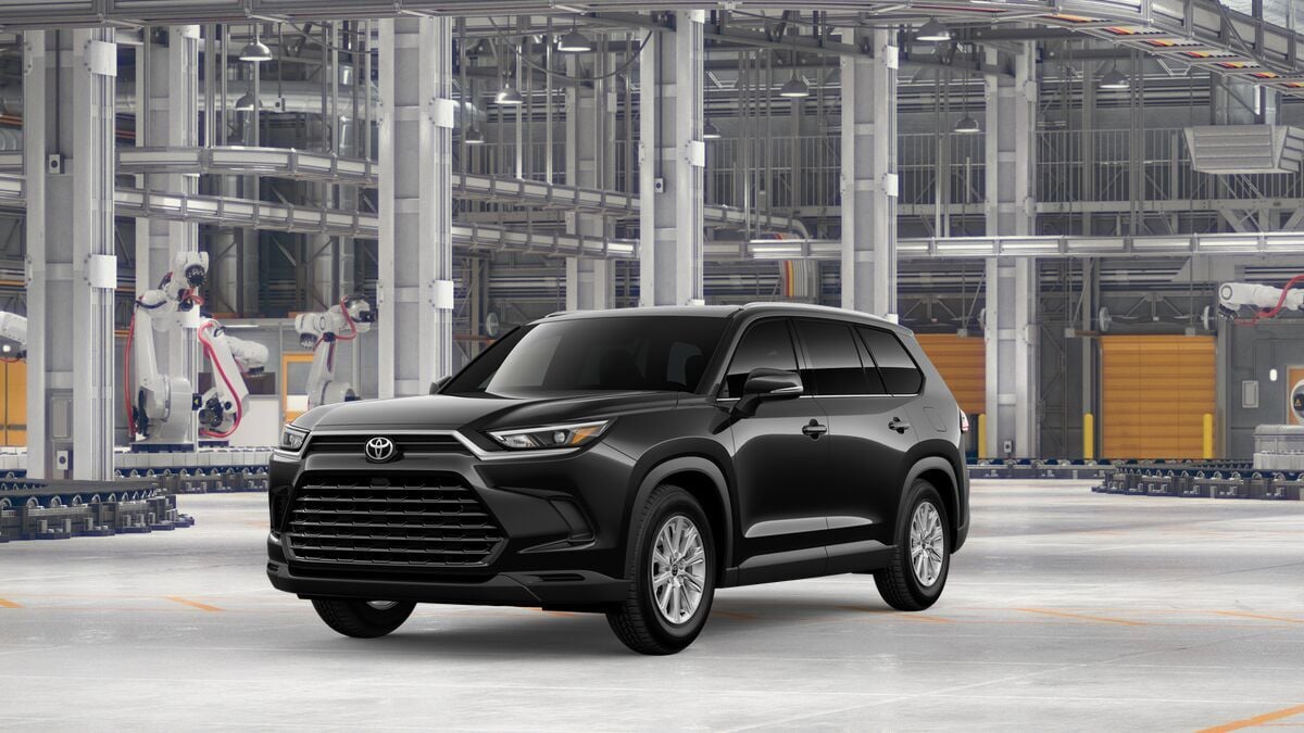 2026 Toyota Grand Highlander XLE in Midnight Black Metallic — front three-quarter view