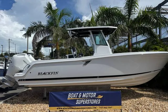 2026 Blackfin 252CC — front three-quarter view
