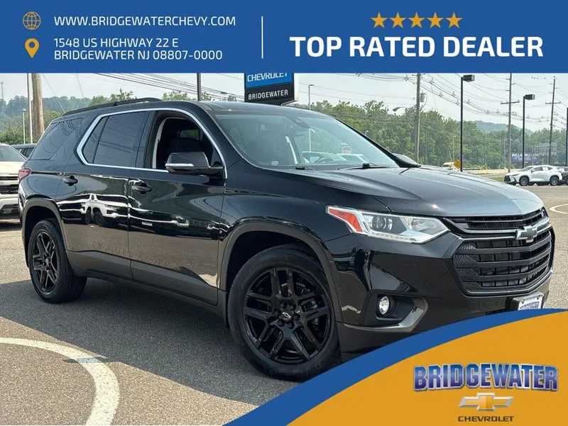2020 Chevrolet Traverse LT Cloth in Mosaic Black Metallic — front three-quarter view