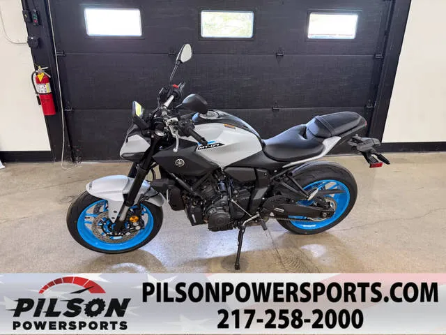 2025 Yamaha MT-07 — front three-quarter view