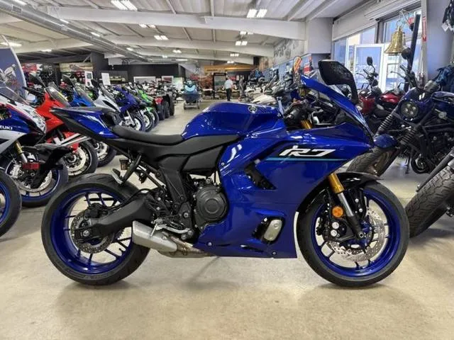 2026 Yamaha YZF-R7 — front three-quarter view